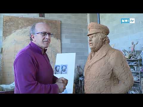 Lo chiamavano Fabrizio Galli: il carrista al lavoro alla statua dedicata a Bud Spencer