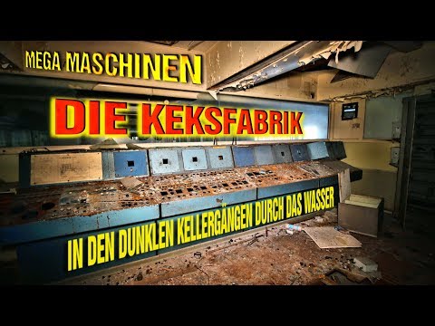 Mega Maschinen in der Keksfabrik in den dunklen Kellern durch das Wasser