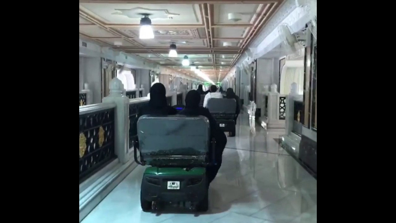 सऊदी अरबिया: मक्का में रोबोट करवा रहे हाजियों को हज देखे खूबसूरत नजारा