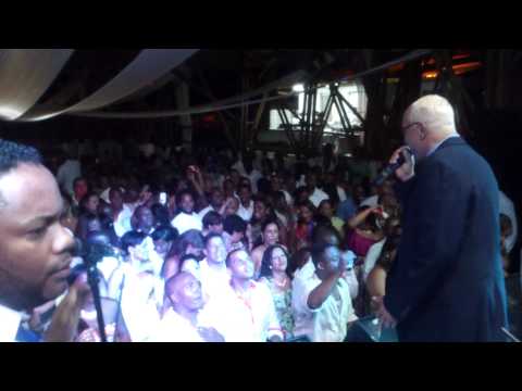 Tocando el cielo con las manos.. Osvaldo Román