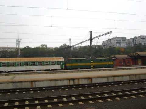 Příjezd vlaku R 848 Úpa + odjezd vlaku Os 9508 - Praha hlavní nádraží