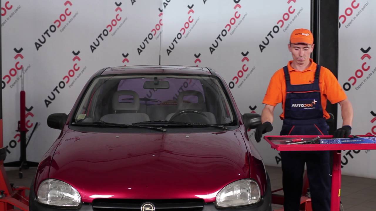 Kako zamenjati avtodel brisalce spredaj na avtu Opel Corsa S93 – vodnik menjave