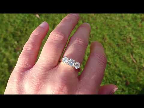 18ct gold modern 1.5ct diamond trilogy ring