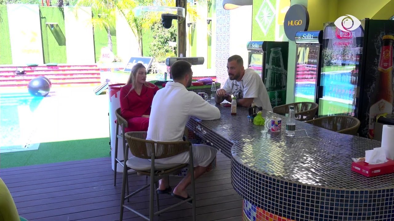 Supermario.../ Debat i ashpër mes djemve, Romeo i ngul sytë Meritonit: Mos përmend familjen