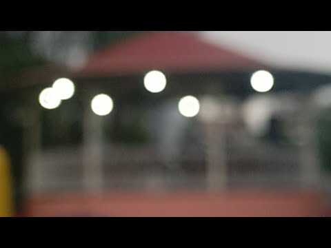 tocando la marimba en el kiosko del parque Zacapa