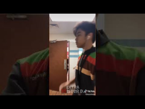 Burger king guy gets caught doing ‘can’t wait to meet you’ animatronic dance