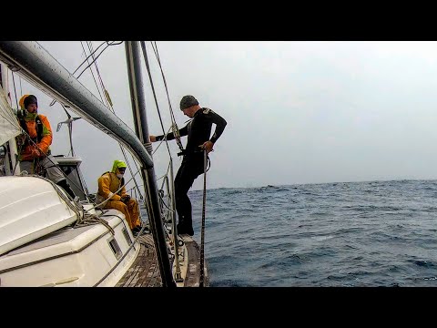 WE’RE TAKING ON WATER!  Replacing Thru Hull at Sea [Adventure #176]