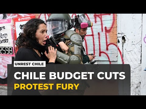 Unrest in Chile: Protesters call for public cuts to be reversed