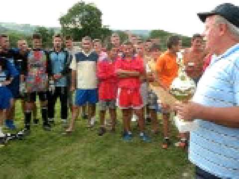 Acordarea premiului I echipei de fotbal din Sasciori   Cupa prieteniei   festivalul ALBA AFRODA Sasciori 2010