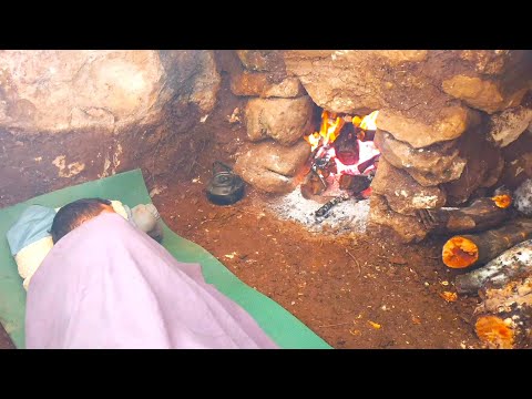 Wintercamping in Steinhütte auf Berggipfel | Bushcraft Survival, Naturfilm
