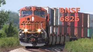 preview picture of video 'BNSF 6826 East at the MP 70 Curve on 8-18-2013'