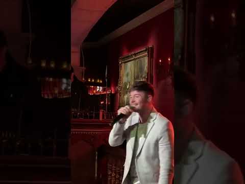 Tim Peters in der Nina Bottrop am 08.04.2022  mit dem Song auf die nächsten 30 Jahre