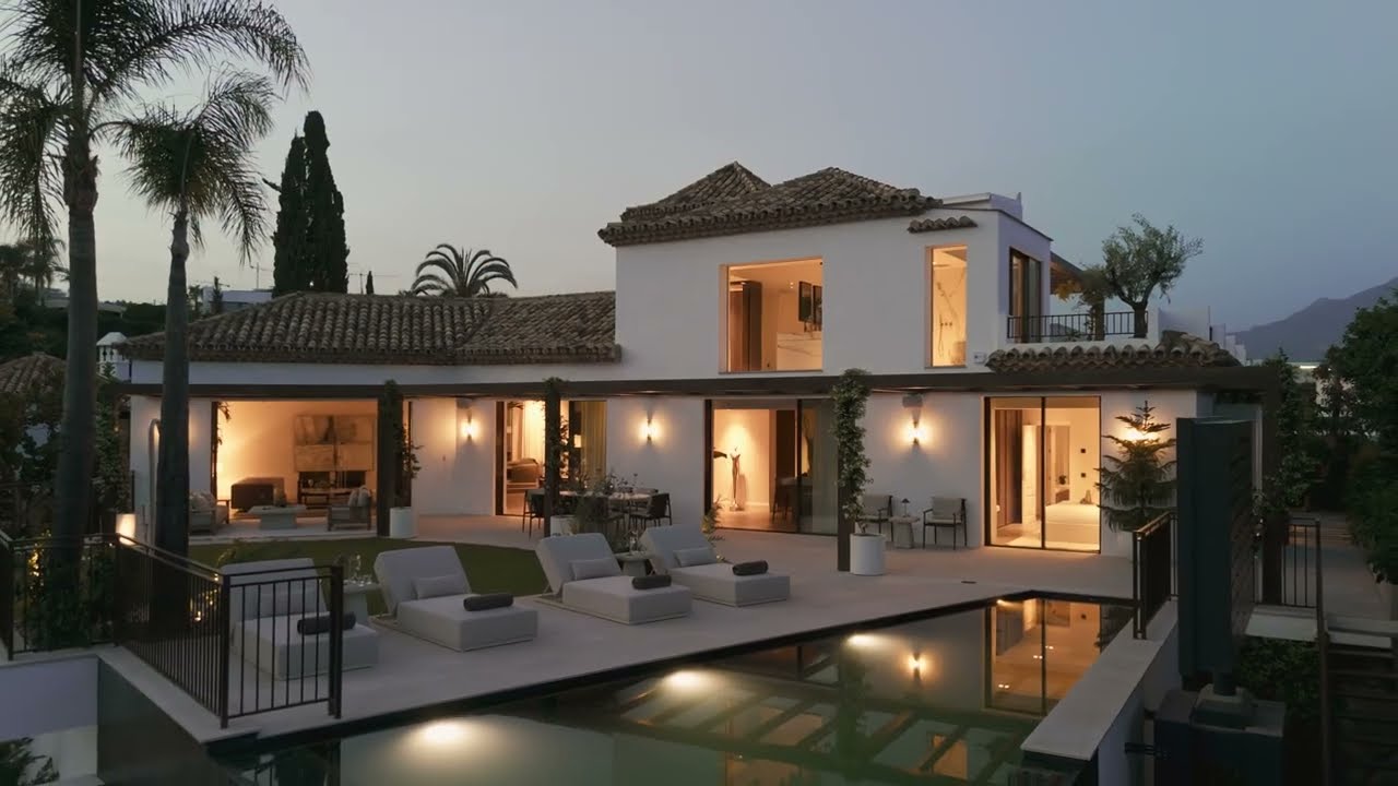 Villa for sale in El Herrojo, Benahavis