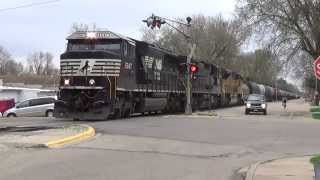 preview picture of video 'NS6947, NS8743, UP8818 - Chillicothe, IL - 12-Apr-2015'