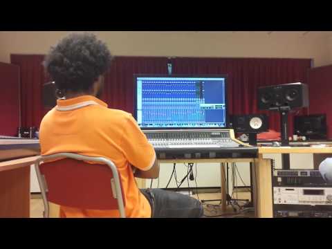 Drop it Coverband doing Amy Winehouse   Stronger than me