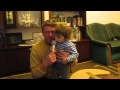 Дедушка с внучкой 2,5 года поют караоке 