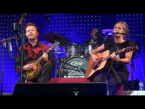 Troy Cassar-Daley & Kasey Chambers - I'm So Lonesome I Could Cry