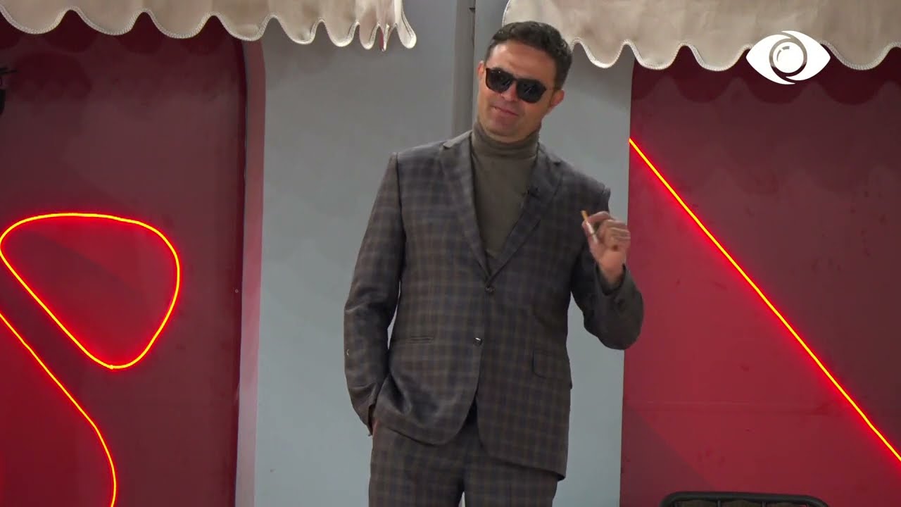 Në sfilatë kalon Armaldo, profesioni i tij është tymosja