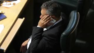انشغال نواب ووزراء بهواتفهم تحت قبة البرلمان