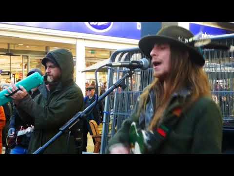 XMAS TREAT! : SOME NEW REGGAE SONGS FROM RUFF TRADE'S ALBUM, "TRAVELLING"  BUSKING IN MANC  20/12/25