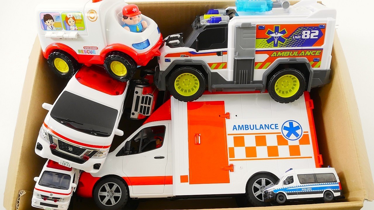 たくさんの救急車ミニカーが走る！ゴーゴーダウンヒル サイレン音あり☆