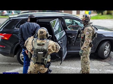 CBŚP rozbiło gang obracający lekami. Wśród zatrzymanych... policjanci.