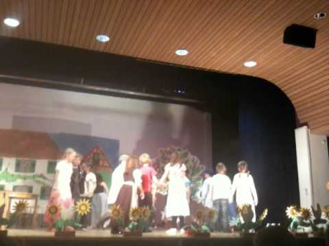 Erlen Schule Theaterspiel- Dubi-debi Puremann