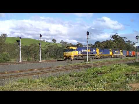 Pacific National Freight Train roars through Kilmore East - Australian Trains