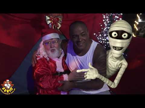 Repórter favela sentou e gostou do colo do Papai Noel na Casa do Saci