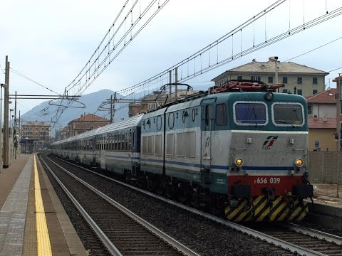 E656.039 in testa Al EXP 14221 Lourdes/Ventimiglia-Reggio Calabria C.Le in transito a Lavagna