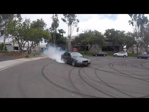 E39 540i 6 speed burnout doughnut