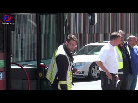 10 07 2015   PKW kollidiert mit Linienbus