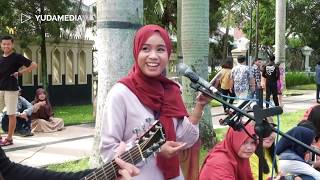 Download lagu Harusnya Aku - Armada (Cover Musisi Jalanan Cewek Berjilbab) mp3