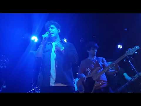 PARIENTES (ft. Izaro) - Tus Asuntos - en vivo en strumer (15 de agosto del 2024)