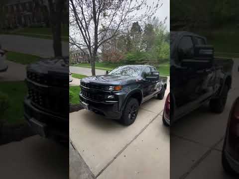 Clay’s Slow 2019 Chevrolet Silverado Trail Boss 5.3DI Tow Mirrors and Fender Flares