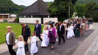 preview picture of video 'Ternberg Erstkommunionszug vom Pfarrheim zur Kirche 2014'