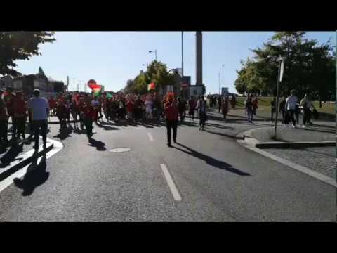 Veja a chegada da claque da selecção portuguesa ao Dragão