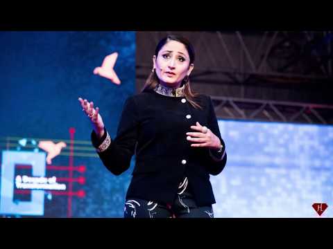 Gitikka Ganju Dhar Awarded Anchor Gitikka Ganju Dhar opens EEMAGINE International Summit 2017 for EEMA. Emcee Host