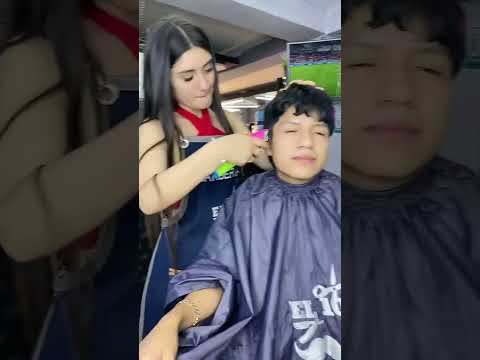 Las mujeres barberas son las mejores #baby #barbera #barberart #barberacademy #cortedepelo #fyp