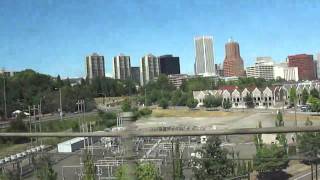 preview picture of video 'Greyhound bus trip through northern U.S.: (1) Portland, Oregon to Hood River 2010-08-28'