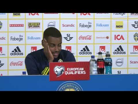 Dejan Kulusevski och Alexander Isak efter segern mot Spanien
