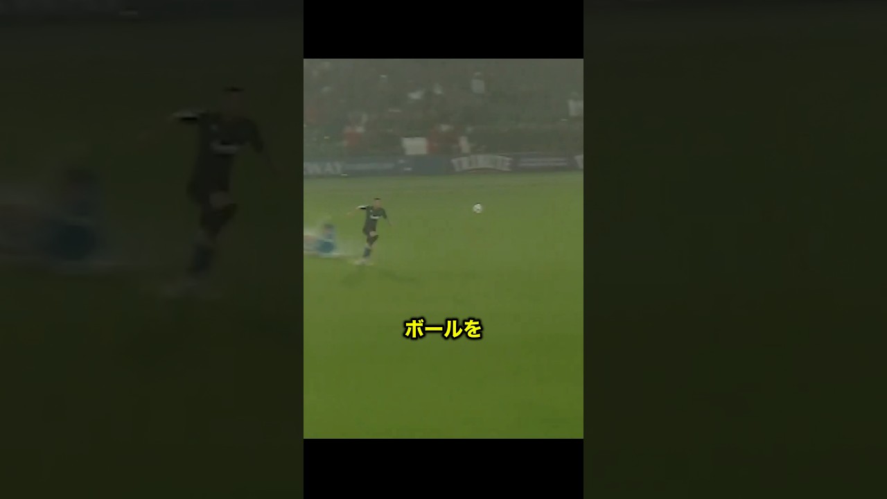 パスすらまともに通らない大雨サッカーがヤバすぎる!! #サッカー