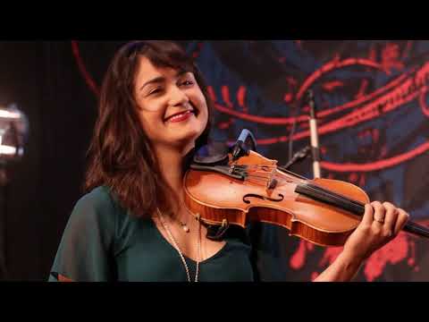 Phoebe Hunt & "Lint Head Gal" LIVE on The Texas Music Scene