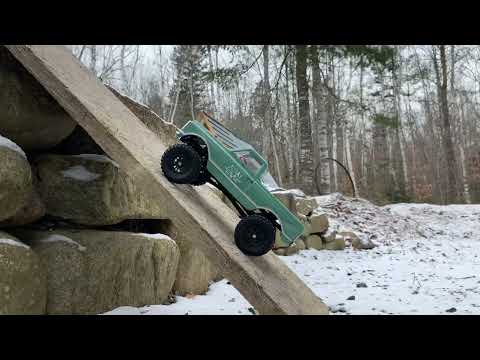 Proline Hyrax  1.0” vs Stock Tires on Scx24 C10