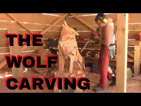 CHAINSAW CARVING A WOLF