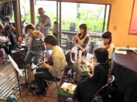 Wool Strings - Let's Get Away From It All (with Chieko Yoshida) (live at Mori no Terrace 2010.10.10)