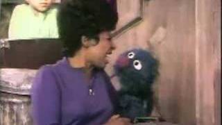 Sesame Street -  One of these things - Circles