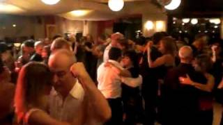 Gäste beim Tanzen, Milonga Orillera