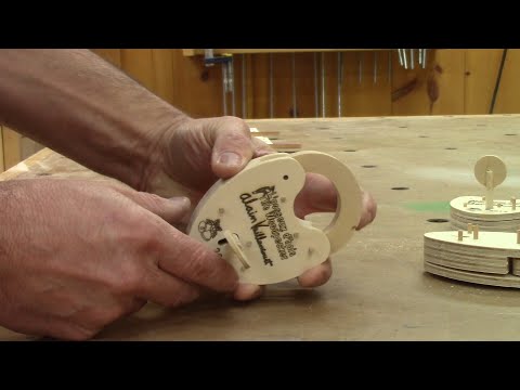 The Woodpecker Ep 233 - Wooden padlock Christmas 2019