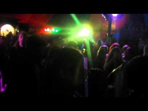 Macky Banton ~ Tune up di Amplifier